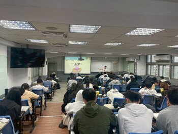 [114.11.17] 專題演講：114-1「化工生技概論」專題講座－台灣美光記憶體 高士涵工程師「美光工程師日常來嘍~」圖片(另開新視窗)